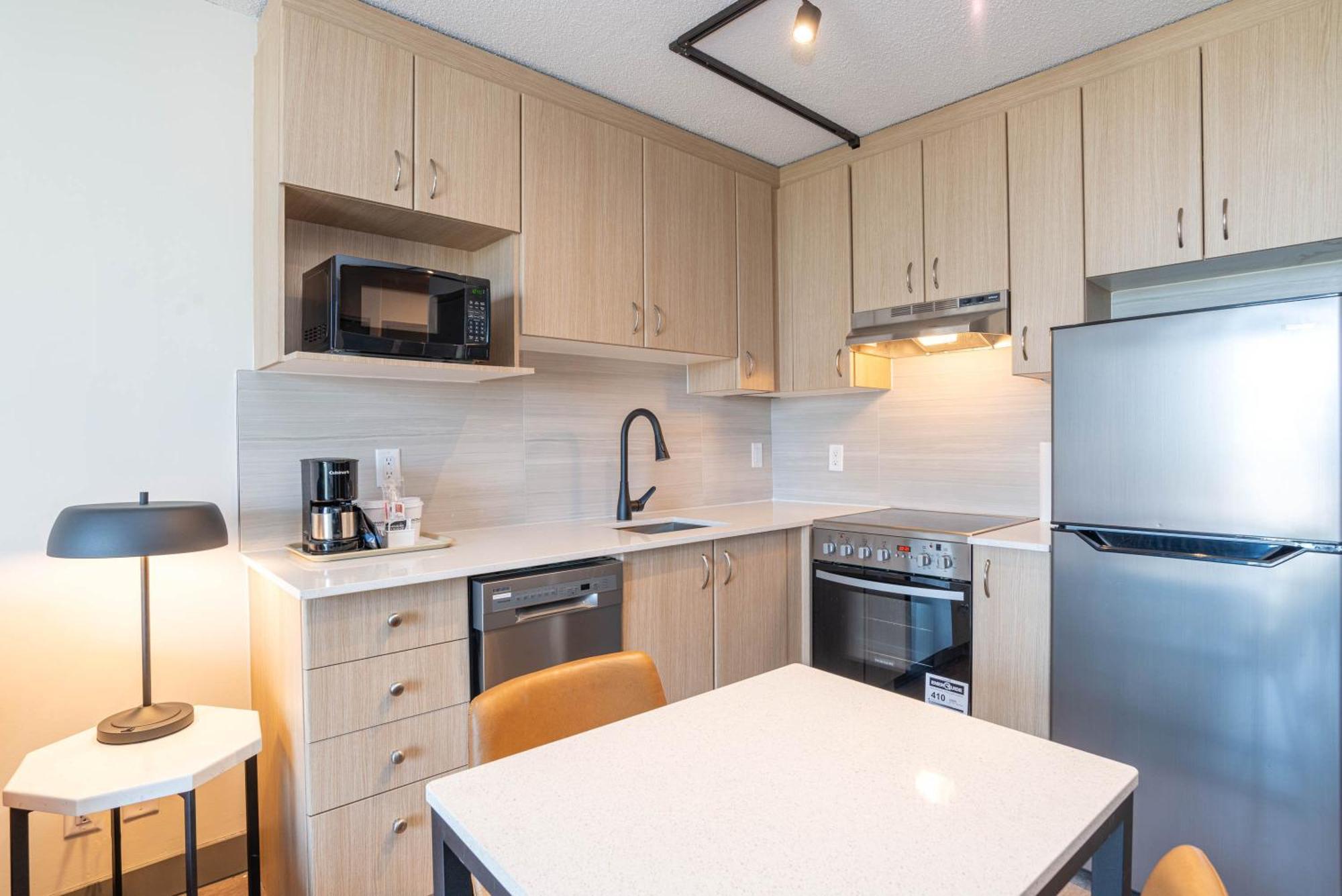 Sandman Suites Vancouver On Davie Esterno foto