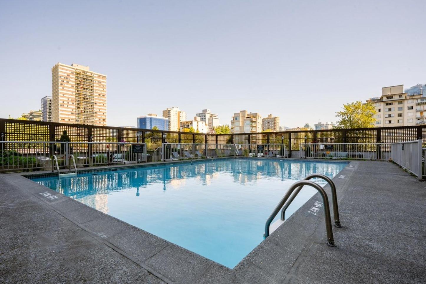 Sandman Suites Vancouver On Davie Esterno foto