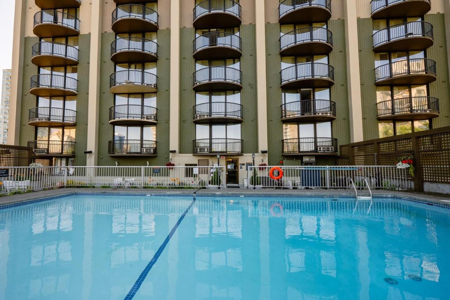 Sandman Suites Vancouver On Davie Esterno foto